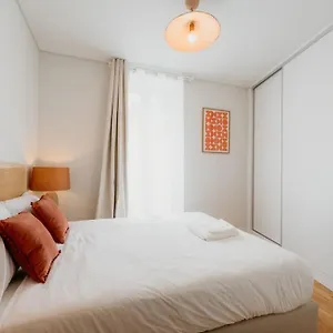 outstanding-flat-high-decor-super-location.hotels-lisbon-portugal.com/